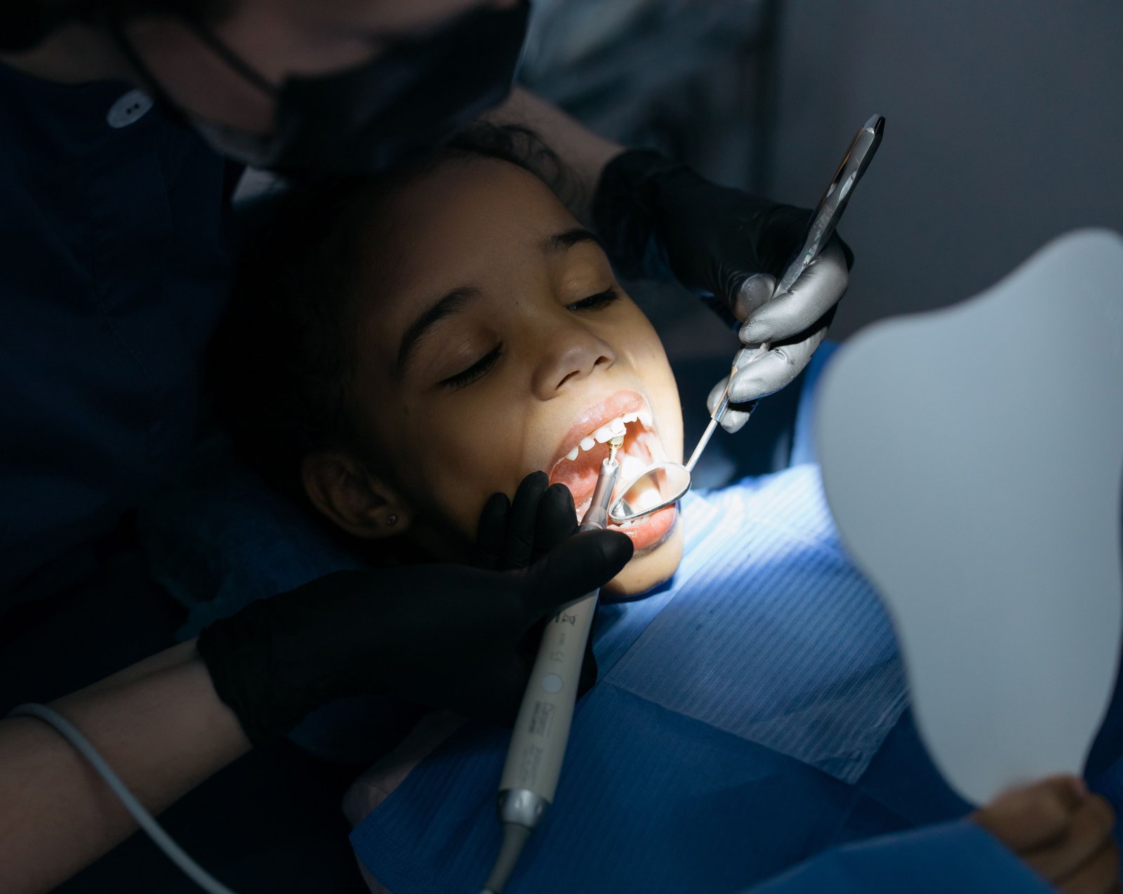 Clinical imagery of a pediatric dental checkup