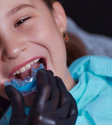Patient cleaning a mouthguard